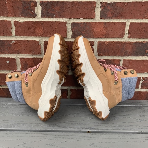 Sorel Kinetic Breakthru Conquest Waterproof Boots - Picture 6 of 13